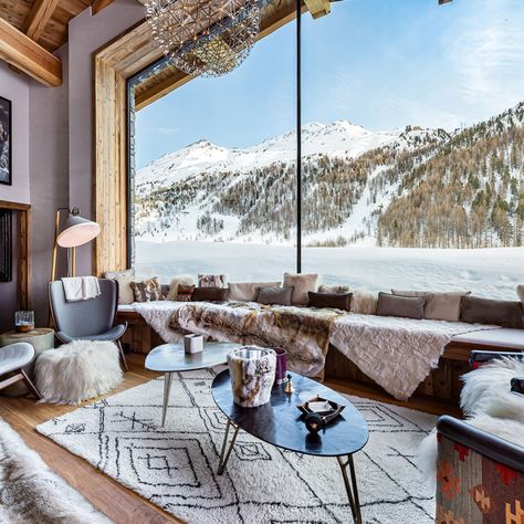 Stunning Luxury ski chalet in France with amazing views and full privacy. Ski Chalet Interior Design, Ski Lodge Interior, Ski Chalet Interior, Modern Ski Chalet, Luxury Chalet Interior, Ski House Decor, Chalet Interior Design, Ski Lodge Decor, Ski Cabin