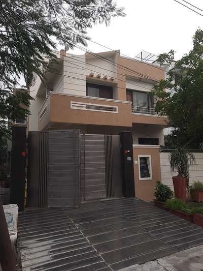 Indian House Exterior Design, House Structure Design, House Outer Design, House Balcony Design, Modern Small House Design, Small House Design Exterior, Best Modern House Design, Indian Home Design, House Design Exterior