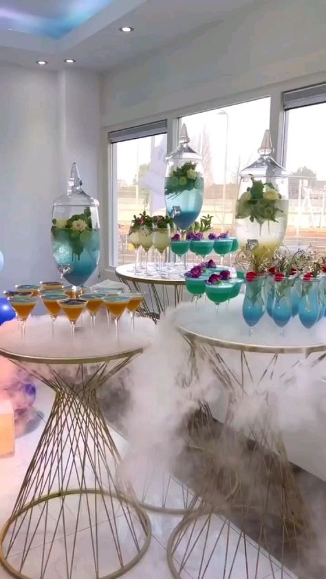 Cocktail Party Decor, Catering Food Displays, Decoration Buffet, Drink Display, Beverage Station, Mama Africa, Party Food Buffet, Catering Ideas Food, Dry Ice