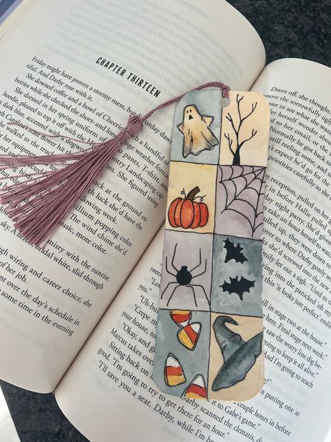 Simple Homemade Bookmarks, Halloween Book Painting, Drawn Bookmark Ideas, Easy Bookmark Ideas Diy, Diy Bookmark Drawing, Book Marks Homemade, Cute Simple Bookmark Designs, Cute Ghost Bookmark, Bookmarks Design Idea