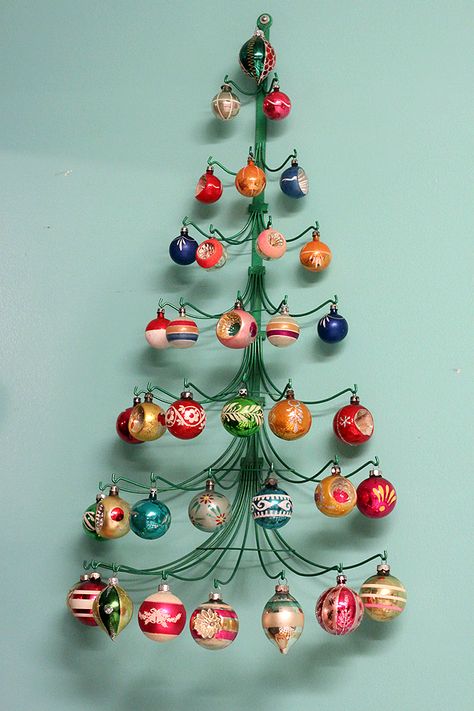 Sherri's Epic Mid Century Modern Christmas Decoration Collection to End 'Em All Vintage Christmas Tree Decorations, Retro Christmas Decorations, Mid Century Modern Christmas, Wall Christmas Tree, Small Christmas Tree, Modern Christmas Tree, Modern Christmas Decor, Ornament Display, Mid Century Christmas