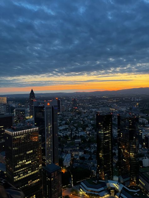 Frankfurt Am Main Aesthetic, Frankfurt Germany Aesthetic, Frankfurt Summer, Frankfurt Aesthetic, Frankfurt Night, Frankfurt City, Frankfurt Skyline, City View Night, Travel Instagram Ideas