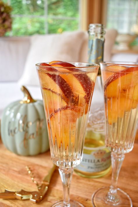 Sparkling Peach Prosecco Recipe ⋆ SomeTyme Place Cinnamon Roll Scones, Prosecco Drinks, Strawberry Banana Milkshake, Raspberry Cocktail, Almond Shortbread, Fluffy Frosting, Champagne Cupcakes, Peach Syrup, Shortbread Bars