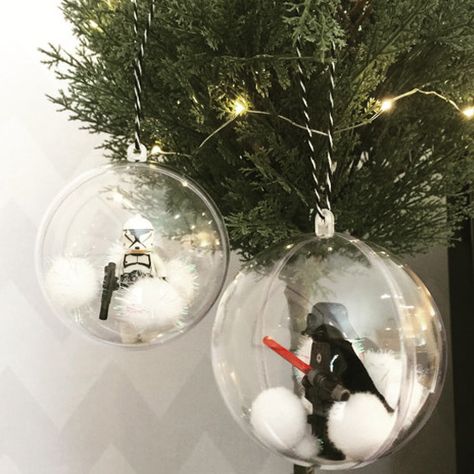 Star Wars Tree, Star Wars Christmas Decorations, Solo Christmas, Star Wars Ornaments, Decoracion Star Wars, Star Wars Christmas Tree, Nerdy Christmas, Lego Designs, Disney Christmas Decorations