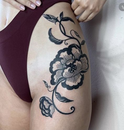 Block Print Style Tattoo, Bold Flower Tattoo Black, Hip Tattoo American Traditional, American Traditional Folk Tattoo, Tattoos That Compliment Body Shape, American Traditional Hip Tattoo, Tattoo Convention Outfit, Ornamental Hip Tattoo, Sternum Tattoo Traditional