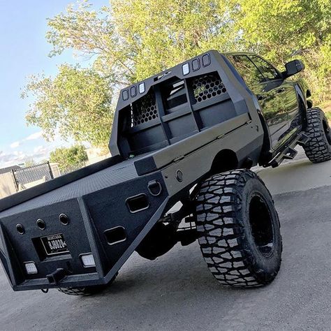 IS THERE ANYONE THAT WOULD ROCK A RAW METAL BED? ✖️ ✖️ ✖️ #madmaxshit #furyroadrunner #torquemonster #fiberworks #bdssuspention #borgwarner… Aksesoris Jeep, Flatbed Truck Beds, Custom Flatbed, Mobil Off Road, Impala Chevrolet, Accessoires 4x4, Welding Trucks, Custom Truck Beds, Truck Flatbeds