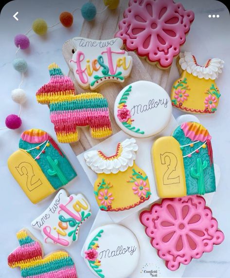 Pinata Cookies Decorated, Mexican Decorated Cookies, Fiesta Cookies Decorated, Mexican Theme Cookies, Fiesta Sugar Cookies, Piñata Cookies, Fiesta Cakes, Mayo Cookies, Eloise Birthday