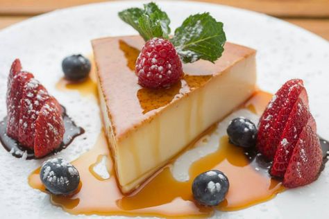 nice plating design Flan Plating, Plating Design, Raspberry No Bake Cheesecake, Chocolate Crepes, Mexican Grill, Dessert Plating, Presentation Ideas, Filipino Desserts, Bake Cheesecake