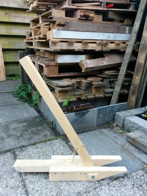 The Pallet Pal: Make Your Own Pallet Dismantling Tool Flooring Pallet Buster, Pallet Tool, Pallet Floors, 1001 Pallets, Wooden Pallet Furniture, Unique Woodworking, Pallet Creations, Recycled Pallets, Pallet Crafts