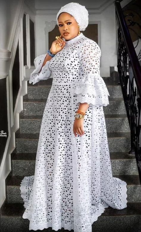 Muslim Fashion Abayas, Beautiful Lace Dresses, Lace Gown Styles, African Lace Dresses, Cutout Maxi Dress, Casual White Dress, African Lace, Vestidos Vintage, African Dresses