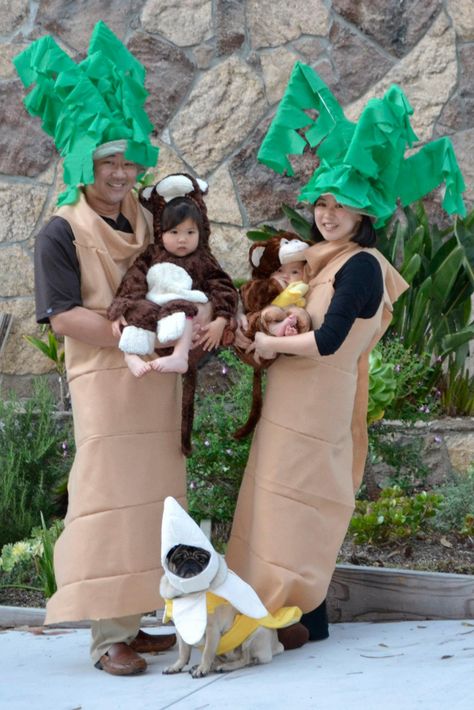 Family costume: Palm Trees, monkeys, banana Palm Tree Costume, Punch Party, Monkey Halloween Costume, Carnival Night, Tree Costume, Diy Kostüm, Party Costumes, Tropical Punch, Poodle Skirt