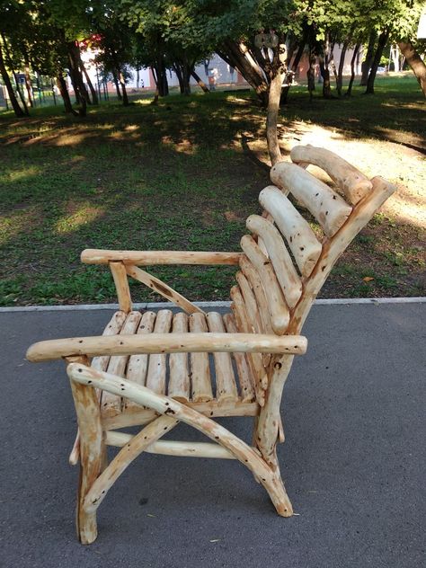 Cedar Log Bench, Outdoor Chairs Diy, Cedar Wood Projects, Log Chairs, Willow Furniture, Wood Chair Diy, Wood Log Crafts, Twig Furniture, Rustic Farmhouse Furniture