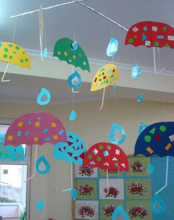 35 Creativity-Boosting Classroom Design Ideas ~ Matchness.com Rain Crafts, Kids Umbrella, Umbrella Craft, Weather Crafts, Kids Umbrellas, Umbrella Art, Autumn Crafts, School Decorations, The Ceiling