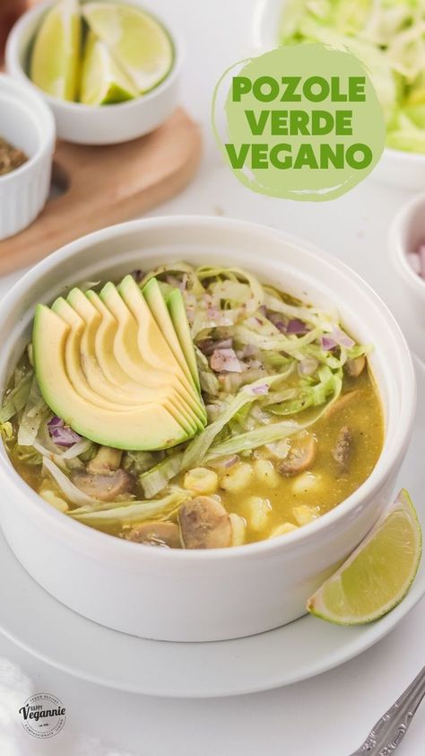 Prepara este delicioso pozole verde vegano, hecho a base de tomatillo, chile poblano, jalapeño, maíz pozolero, cilantro, champiñones y condimentos. Acompañado con una deliciosa salsa picosa de cacahuate, lechuga, cebolla, orégano, aguacate y rabanitos. ¡Queda riquísimo! // Pozole mexicano, Pozole vegano, Pozole con champiñones, Receta mexicana vegana, Pozole tradicional verde, Salsa de aceite, Salsa de cacahuate, Comida mexicana vegana Salsa Picosa, Peanut Salsa, Vegan Pozole, Brothy Soup, Vegan Mexican Food, Mexican Pozole, Green Pozole, Verde Salsa, Mushroom Recipes Vegan