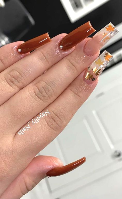 Fall Acrylic Nails Ideas Coffin, Fall Nails Simple Acrylic, Acyrilics Nails Thanksgiving, Girly Fall Nails Acrylic, Fall Medium Nails Acrylic, Fall Nail Designs Acrylic Coffin Brown, Thanksgiving Nails Long Square, Cute Fall Thanksgiving Nails, Clear Fall Acrylic Nails