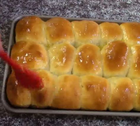 How to make old school dinner roll School Cafeteria Rolls Recipe, Schoolhouse Hot Rolls, Old School Cafeteria Style Yeast Rolls, Old School Cafeteria Recipes, Hillbilly Hot Rolls, School Rolls Recipe, Lunchroom Recipes, Cafeteria Rolls, School Rolls