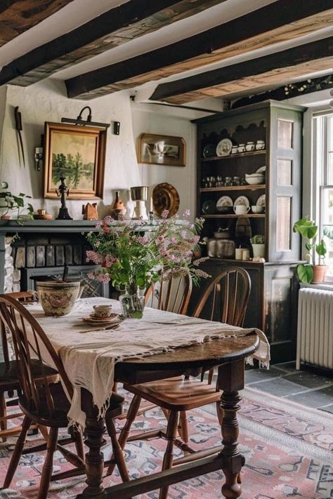 English Cottage Interiors Cozy, Inside Cottage, English Cottage Dining Room, Cozy Cottage House, Cozy Cottage Interiors, Cottage Core Interior, Cottage Bedroom Ideas, English Country Kitchen, Farmhouse Dining Rooms