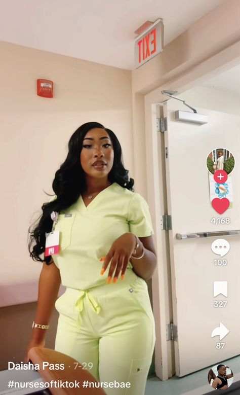 Baddie Nurse Aesthetic, Medical Photography Doctors, Nursing School Outfit Ideas, Black Nurse Photoshoot, Nurse Outfit Aesthetic, Black Nurses Goals, Nurse Fashion Scrubs, Nurse Vibes, Nurse Bae