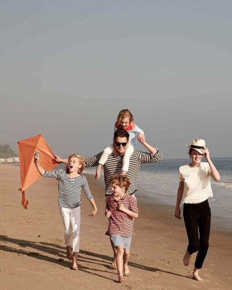 Boat Photoshoot, Beach Culture, Family Potrait, Balboa Island, Flying Kites, Mom Dad Baby, Beach Portraits, Childrens Photography, Family Beach