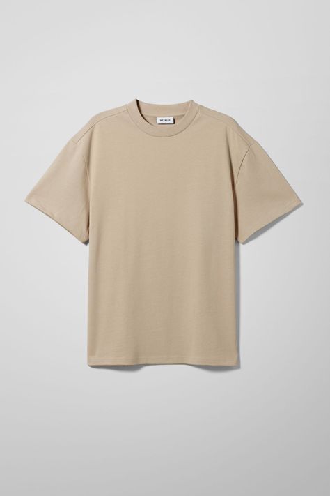 An oversized t-shirt made from a soft heavyweight quality cotton jersey. This classic has a ribbed crew neck, dropped short sleeves that fall just above the elbows, and straight stitched hems. Beige T Shirt Outfit, Beige Shirt Outfit, Beige Tshirt, T Shirt Polos, Nasa Vintage, Plain Tee Shirts, T Shirt Template, Beige T Shirt, Tan Shirt