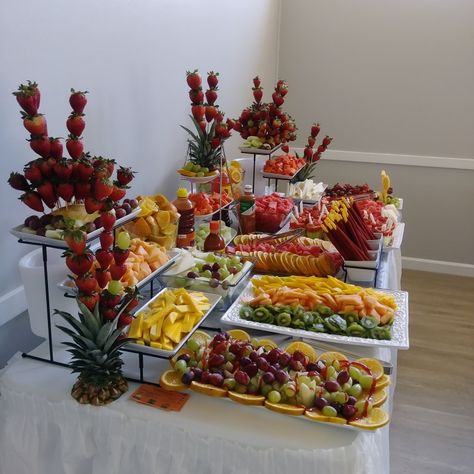 Fruit Table Birthday Party, Mexican Wedding Fruit Table, Mexican Fruit Tray Ideas, Fruits And Desserts Table, Quince Fruit Table Ideas, Fruit Table Set Up, Dessert And Fruit Table Ideas, Mexican Party Fruit Table, Fruit Bar Birthday Party