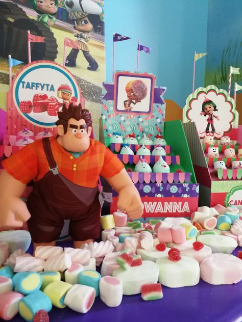 Sugar Rush Party #wreckitralph #vanellopevonschweetz #vanellope #sugarrush Wreck It Ralph Theme Party, Vanellope Von Schweetz Party, Vanellope Birthday Party, Sugar Rush Birthday Party, Wreck It Ralph Birthday Party, Vanellope Y Ralph, Disneyland Birthday, Fiesta Tropical, Princess Theme Party