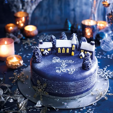 Our Wintry decoration can be adapted to make the scene of your dreams. Best Christmas Cake Recipe, Puding Cake, Christmas Cake Decoration, Christmas Cake Designs, Christmas Cake Decorations, Christmas Cake Recipes, Xmas Cake, Cake Cover, Savoury Cake