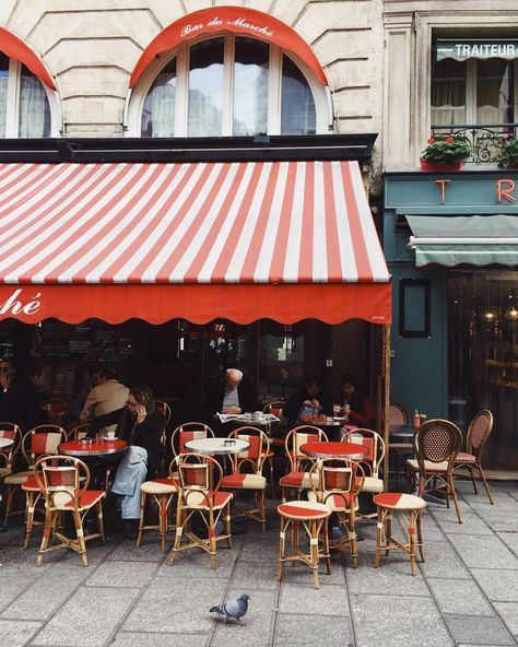 Parisian cafés French Bistro Decor, Italian Coffee Shop, Bistro Decor, Street Restaurant, Bistro Kitchen, Paris Bistro, Italian Bistro, Italian Cafe, Focus On The Good