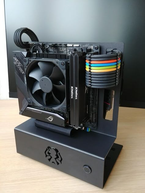 Mini Pc Case, Pc Case Ideas, Diy Computer Case, Sff Pc, Diy Pc Case, Custom Computer Case, Diy Pc, Computer Diy, Pc Builds