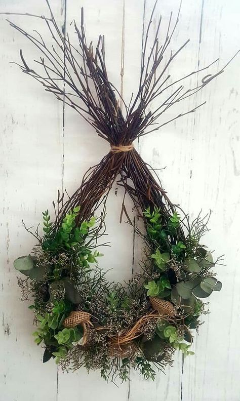 Julkransar Diy, Dekoratívne Vence, Twig Crafts, Twig Art, Door Wreaths Diy, Diy Christmas Wreaths, Dried Flower Wreaths, Christmas Wreaths For Front Door, Deco Floral