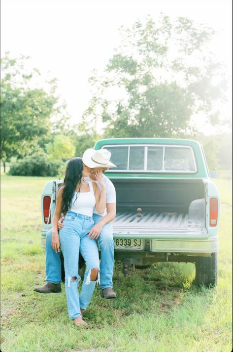 Engagement Photos Back Of Truck, Pick Up Truck Family Photoshoot, Tailgate Photoshoot Couple, Truck Photo Shoot Ideas, Engagement Pics With Old Truck, Back Of The Truck Photoshoot, Couples Pics With Truck, Wrangler Engagement Photos, Bf Gf Truck Pictures