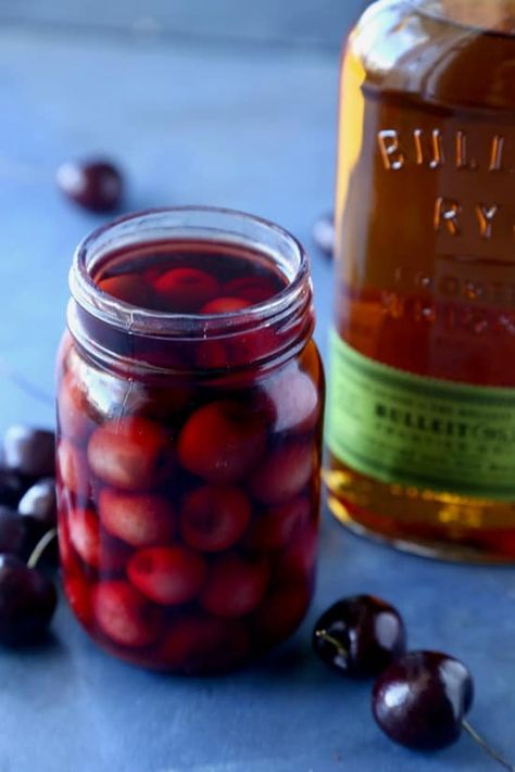 Cherry Whiskey, Whiskey Recipes, Whiskey Sour, Cherry Recipes, Sour Cherry, Party Drinks, Fun Drinks, Christmas Food, Diner