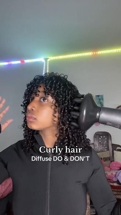 DIFFUSING CURLY HAIR 💋🌠 Check more at https://howcandothis.com/womenstyle/diffusing-curly-hair-%f0%9f%92%8b%f0%9f%8c%a0/ Diffusing Curly Hair, Curly Hair Diffuser, Curly Hair Advice, Damaged Curly Hair, Curly Hair Beauty, Curly Hair Care Routine, Mixed Curly Hair, Curly Hair Videos, Curly Hair Tutorial