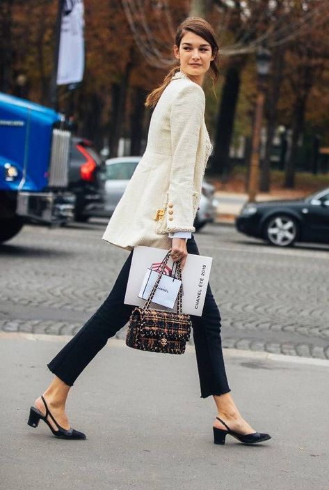 Expensive-Looking Outfit Ideas That Won't Cost a Fortune | Who What Wear UK Slingback Chanel, Chic Work Outfit, Chanel Pumps, Chic Chic, Simple Fall Outfits, Expensive Clothes, Women Fashion Edgy, Work Outfits Women, Sling Back