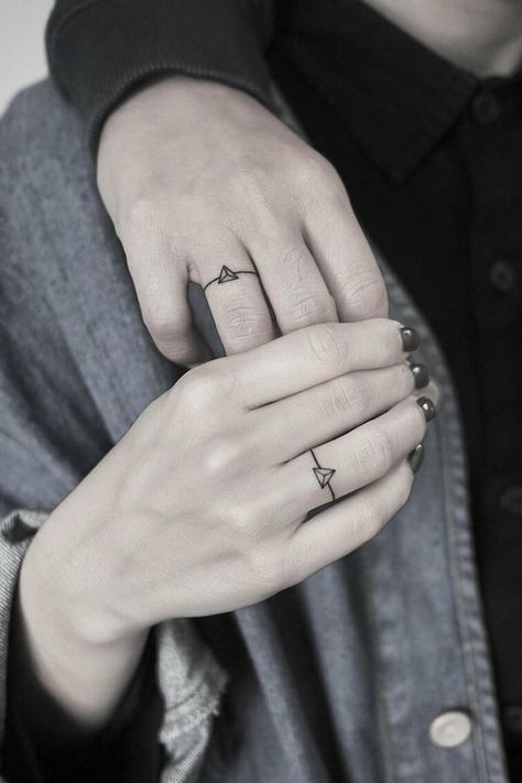 Wedding Ring Tattoo Ideas, Ring Tattoo Ideas, Inner Finger Tattoo, Middle Finger Tattoos, Finger Tattoos For Couples, Ring Tattoo Designs, Wedding Band Tattoo, Ring Tattoo, Small Finger Tattoos