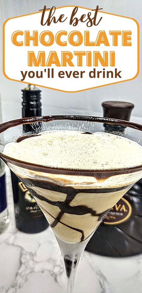 Easy Sweet Martini Recipes, Sophisticated Drinks Cocktails, Best Chocolate Martini, Best Chocolate Martini Recipe, Easy Chocolate Martini Recipe, Drinks With Chocolate Vodka, Chocolate Caramel Martini Recipe, Desert Martini, Chocolate Martini Recipe Easy