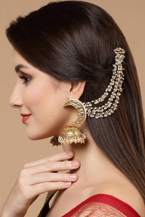 Gold plated jhumkas with white, cream kundan, pearl and natural stones embellishment. Component: 1 Pair Earring, 1 Pair Kanchain Type: Kundan, Pearl, Stone Composition: Metal Color: Gold,White,Cream Other Details:  Pearl drops Chain jhumkas Size (L x W):   Earring: 8 x 6 Kanchain: 15 x 2 Weight (in gms): 197  - Aza Fashions Jhumka With Ear Chain Hairstyle, Ear Chain Hairstyle, Hairstyles With Sahara Earrings, White Kundan Jewellery, Brides Earrings Wedding, Jhumka With Ear Chain, Kundan Earrings Jhumkas, Desi Poses, Kundan Jhumka Earrings