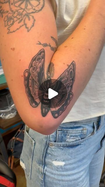 Robert Martinez on Instagram: "Had fun with this moth and the client was hella cool!!! DM me today to book all ideas welcome… #blackandgreytattoo #moth #mothtattoo #tattoo #lifestyletattoocogardencity" Atlas Moth Tattoo, Robert Martinez, Luna Moth Tattoo, Le Tattoo, Atlas Moth, All Ideas, Moth Tattoo, Luna Moth, The Client