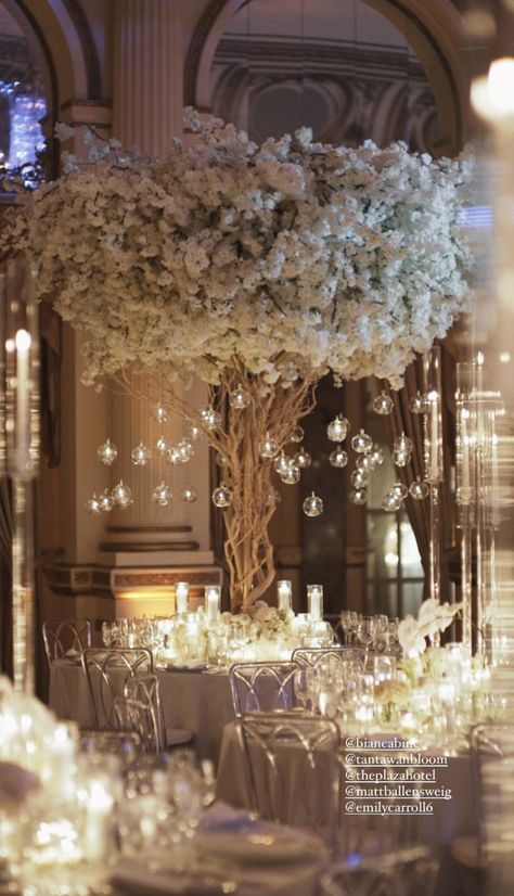 Angelic Wedding Theme, Wedding Indoor Decoration, Vizcaya Wedding, White Wedding Decorations, Dream Beach Wedding, Wedding Reception Table Decorations, Dream Wedding Decorations, Candle Wedding Decor, Winter Wonderland Wedding