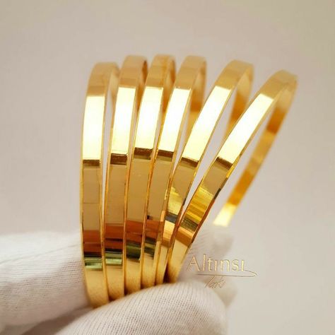 Plain Gold Bangles, Solid Gold Bangle, Ladies Bangles, Gold Bracelet Simple, Unique Bangle, Gold Bangles For Women, New Gold Jewellery Designs, Gold Bangle Set, Unique Women