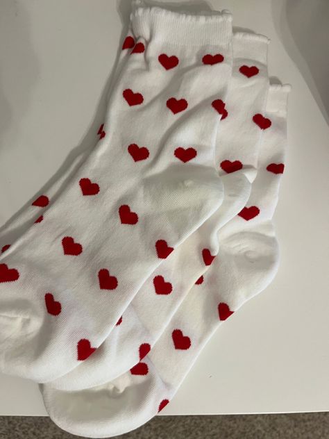 Love Heart Socks, Coquette Heart Socks, Winter Socks Women, Happy Socks Outfit Women, Happy Socks Outfit, Cute Socks Aesthetic, Valentine Socks, Aesthetic Socks, Valentines Socks