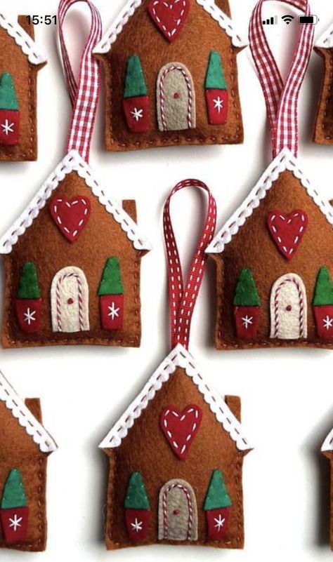 Christmas Felt Bunting Diy Garland, Projects Using Felt, Diy Sew Christmas Ornaments, Diy Christmas Ornaments Felt Hand Sewn, Holiday Felt Crafts, Hand Sewn Felt Ornaments, Christmas Crafts Felt, Handmade Christmas Decorations Sewing, Felt Christmas Decorations Diy