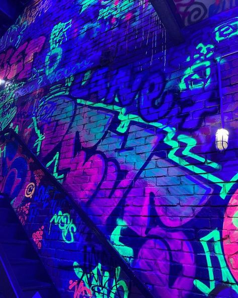 Rave Astethic Wallpaper, Neon Spray Paint Aesthetic, Graffiti Mood Board, Neon Spray Paint Art, Glowwave Aesthetics, Neon Graffiti Aesthetic, Urban Astethic, Neoncore Aesthetic, Rave Astethic