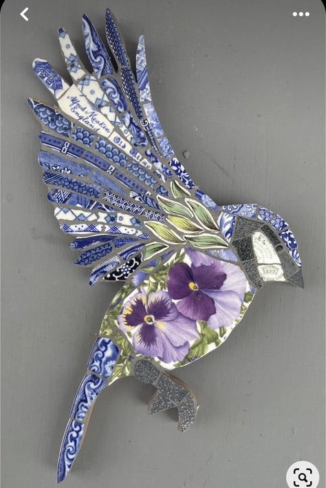 Broken China Crafts, Mosaic Art Diy, Mosaic Tile Designs, Mosaic Animals, Royal Albert China, Mosaic Garden Art, Mosaic Birds, Mosaic Art Projects, Mosaic Tile Art