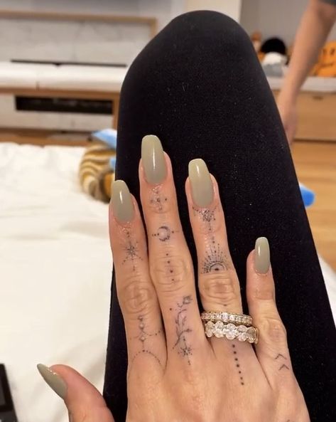 Hailey Bieber Tattoo in 2022 | Hand and finger tattoos, Dainty tattoos, Tiny finger tattoos Hailey Bieber Hand Tattoo, Dainty Hand Tattoos, Tiny Finger Tattoos, Tato Henna, Finger Tattoo For Women, Finger Tats, Hand And Finger Tattoos, Hand Tats, Hand Tattoos For Women