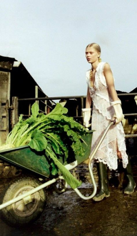 Farmer Fashion, Japan March, Farm Fashion, Marlon Teixeira, Horse Fashion, Dairy Queen, Vogue Japan, Farm Girl, Photography Inspo