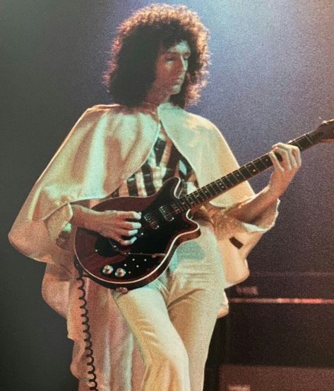 Queen Brian May, White Spandex, Queen Photos, Queen Pictures, Queen Freddie Mercury, John Deacon, Brian May, Queen Band, Killer Queen