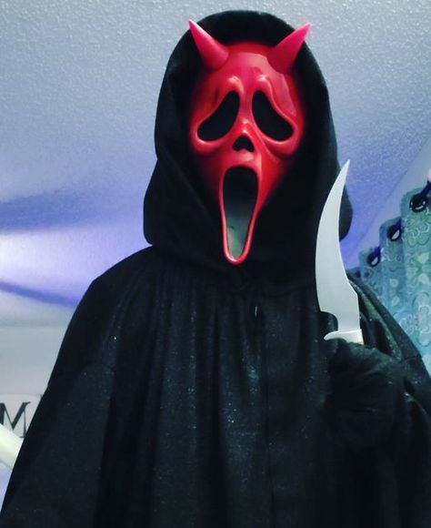 Red Scream Mask, Red Ghostface, Devil Ghostface, Jason Gif, Halloween Profile Pics, Ghostface Mask, Heart Pfp, Devil Face, Ghost Face Mask