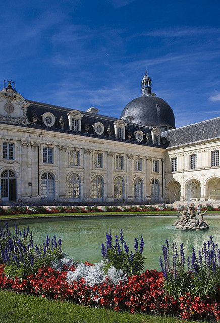 Chateau Villencay, Loire , France Loire Valley France, Beautiful France, Mansard Roof, Castle Mansion, French Castles, The Chateau, Chateau France, Cathedral Church, Loire Valley