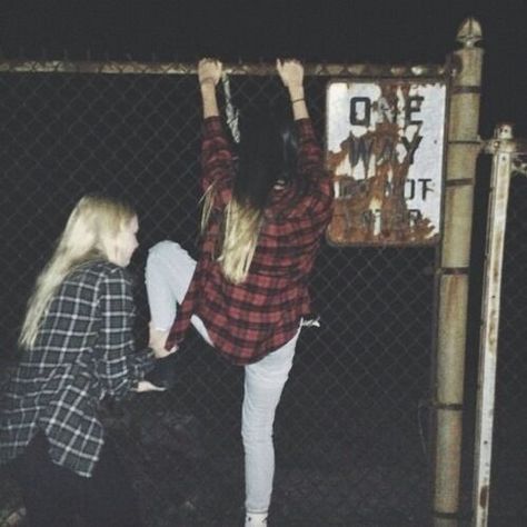 Tumblr 2014 grunge revival aesthetic Tumblr, Friend Pictures, Best Friends, Tumblr Grunge, Best Friend Pictures, Photography Ideas, At Night, Chain Link, Bean Bag Chair